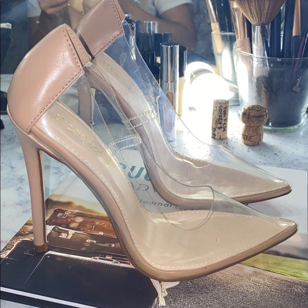 Nude pumps